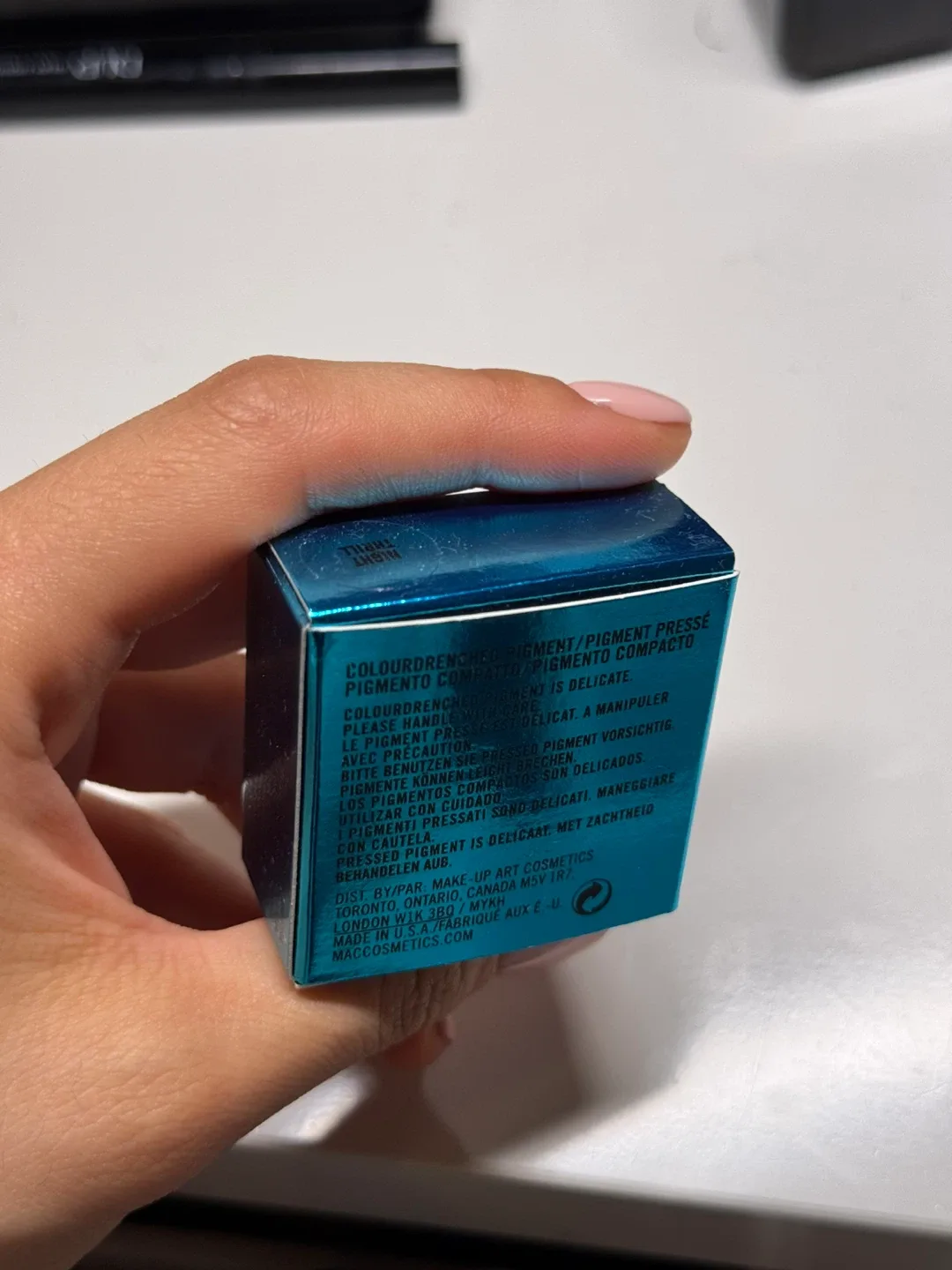 MAC Glitter Pressed Pigment image indicator(2)