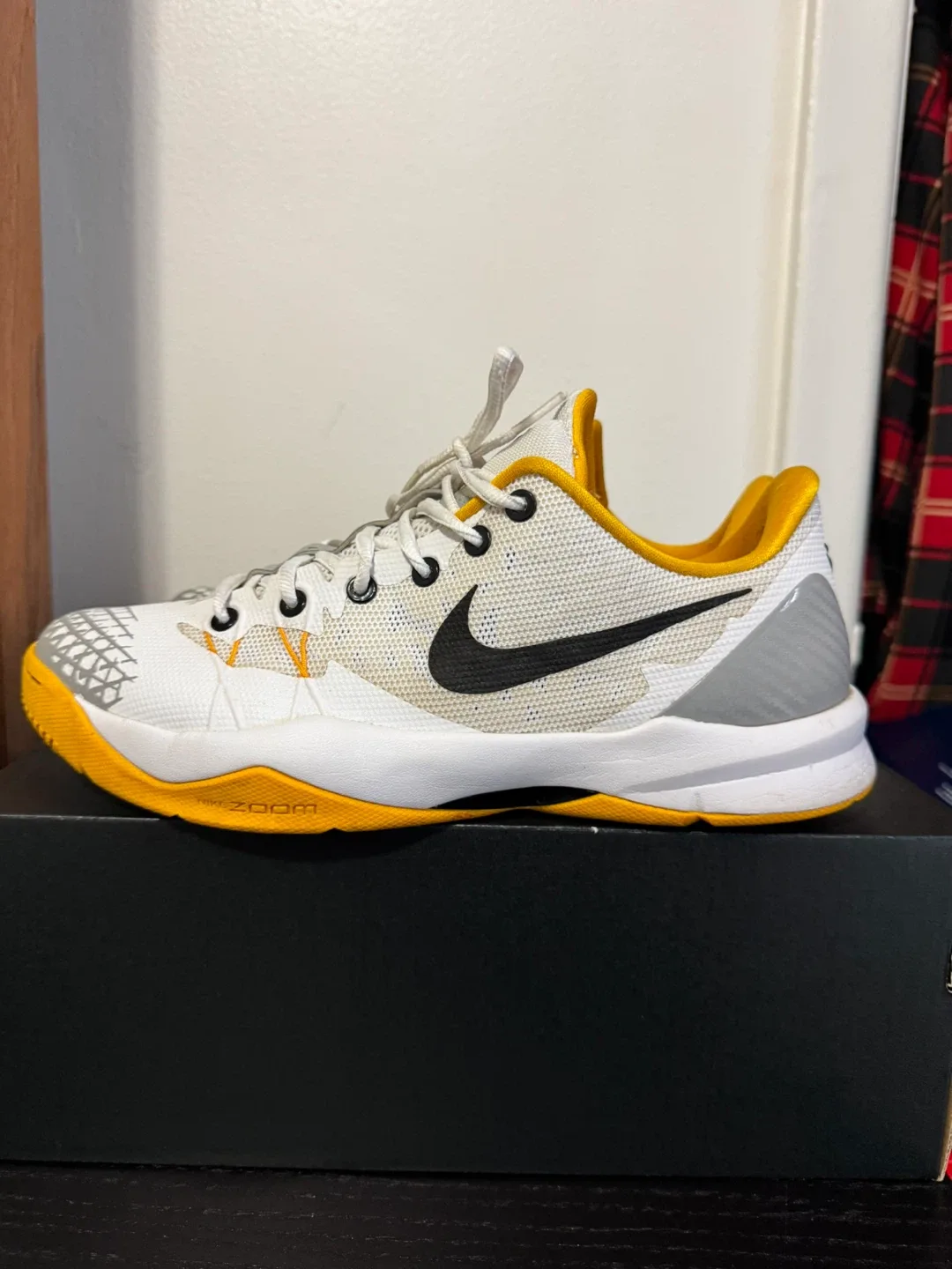 Nike Kobe Venomenom 4 ‘White University Gold’ (2014) thumbnail
