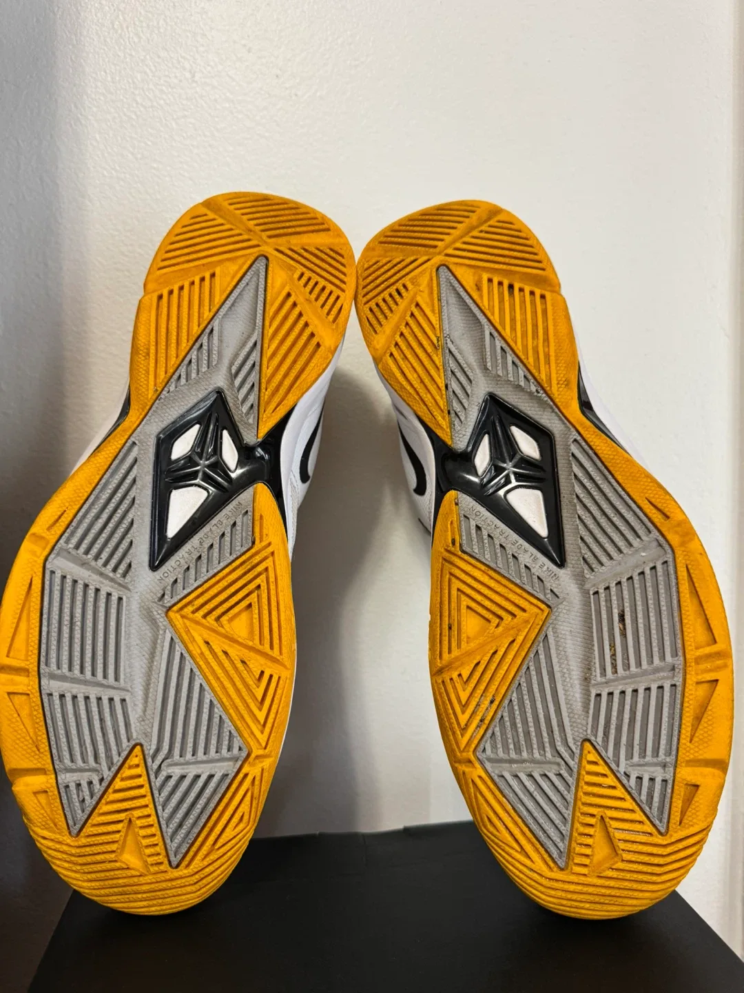 Nike Kobe Venomenom 4 ‘White University Gold’ (2014) image indicator(6)