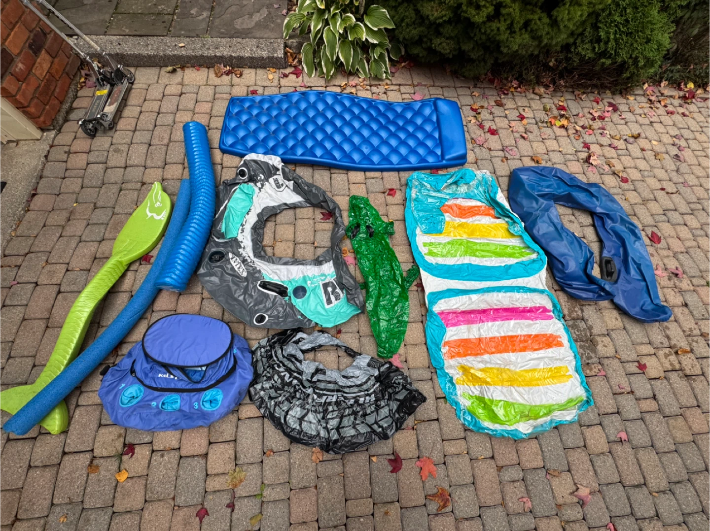 Multiple Pool Floats (9 in total) + Kelsyus drinks float