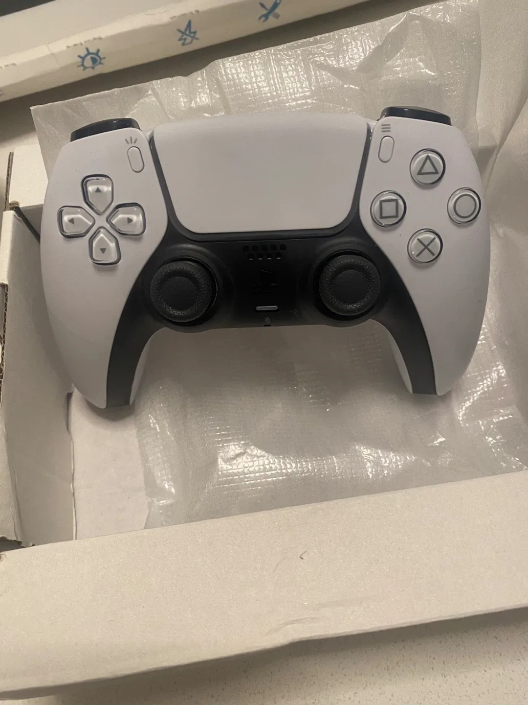 PlayStation 5 DualSense Wireless Controller image indicator(2)