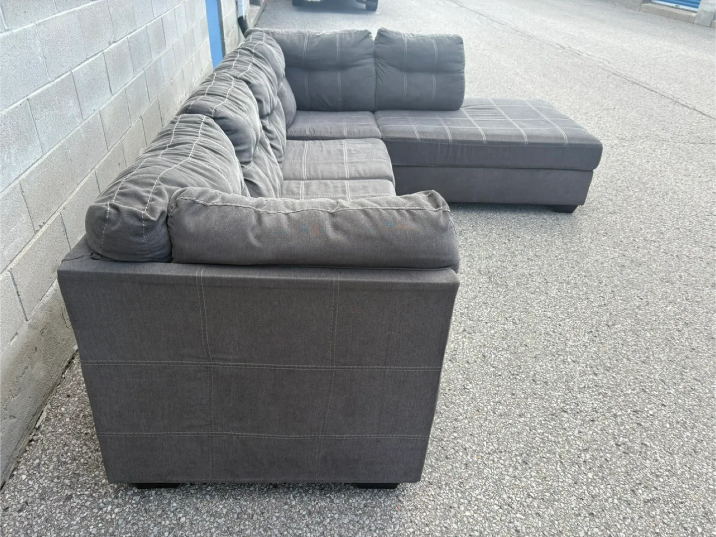 FREE DELIVERY✅  ASHLEY PITKIN MODERN SECTIONAL COUCH w/ CHAISE image indicator(5)