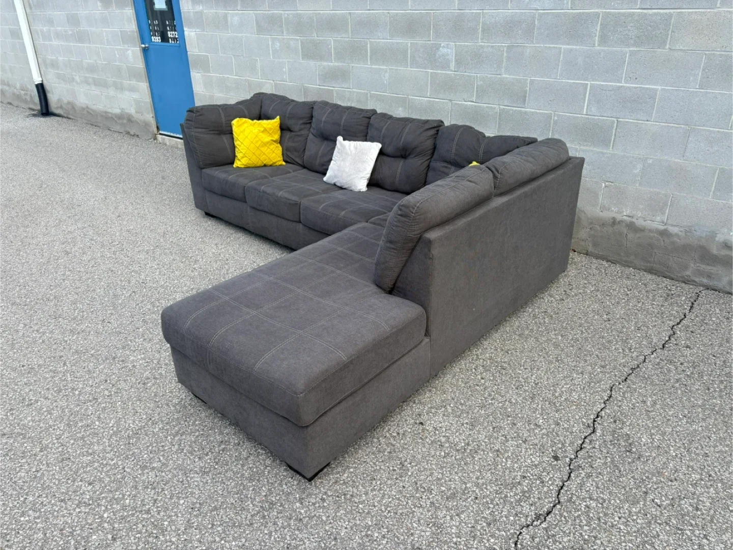 FREE DELIVERY✅  ASHLEY PITKIN MODERN SECTIONAL COUCH w/ CHAISE image indicator(3)