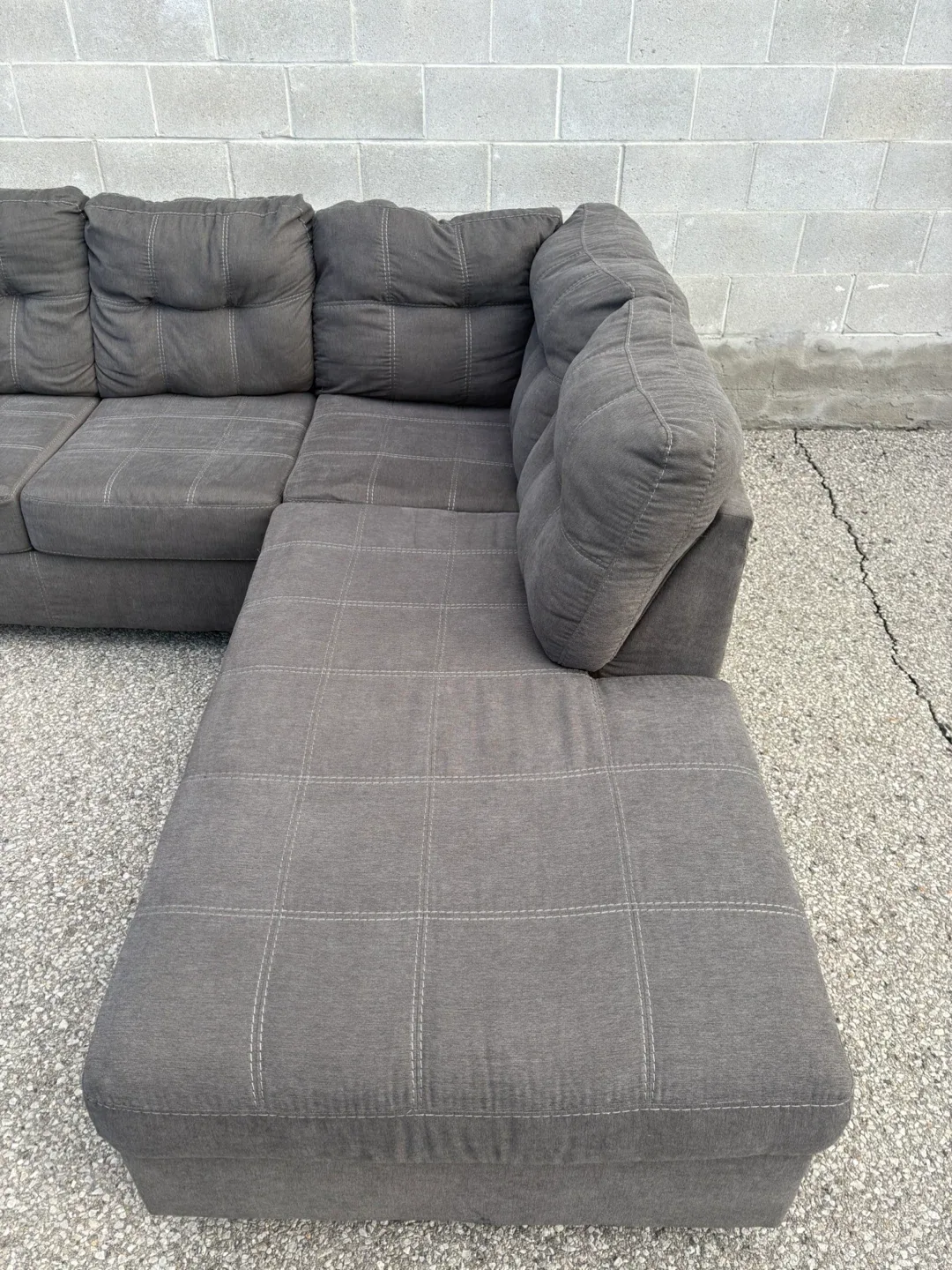 FREE DELIVERY✅  ASHLEY PITKIN MODERN SECTIONAL COUCH w/ CHAISE image indicator(7)