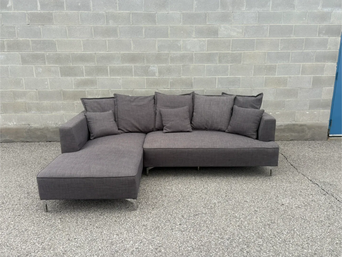 FREE DELIVERY✅  STRUCTUBE GREY SECTIONAL COUCH w/ CHAISE