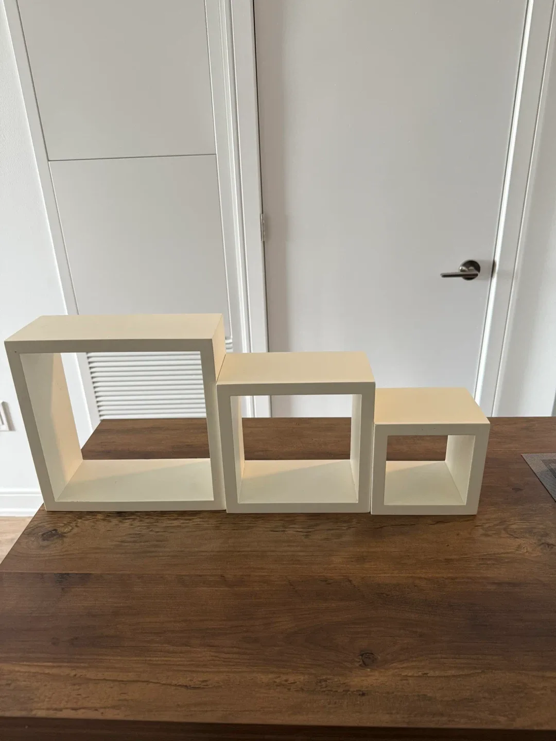 White Cube Shelves - Set of 3 image indicator(2)