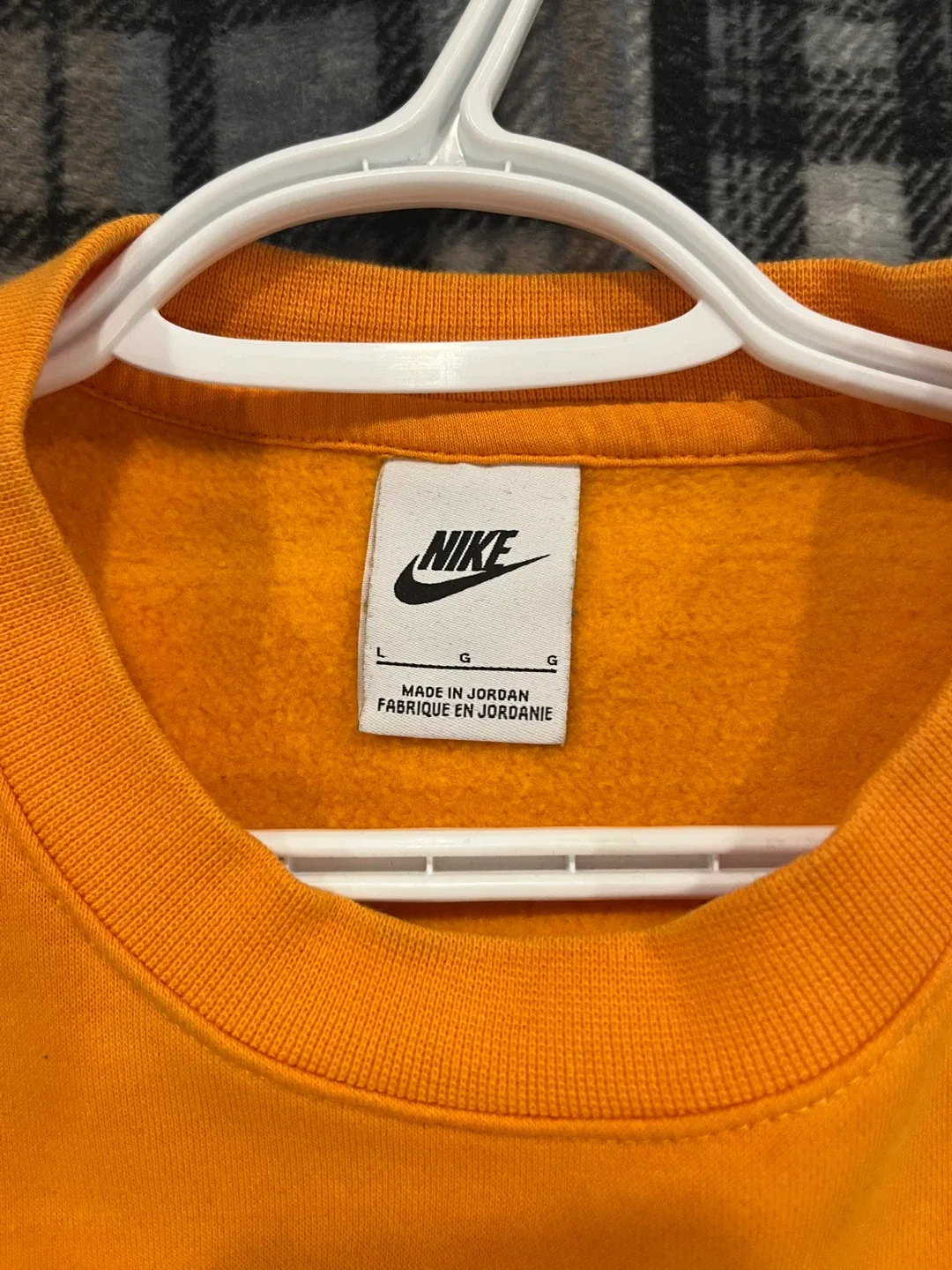 Nike Jordan Orange Crewneck - Size L image indicator(3)