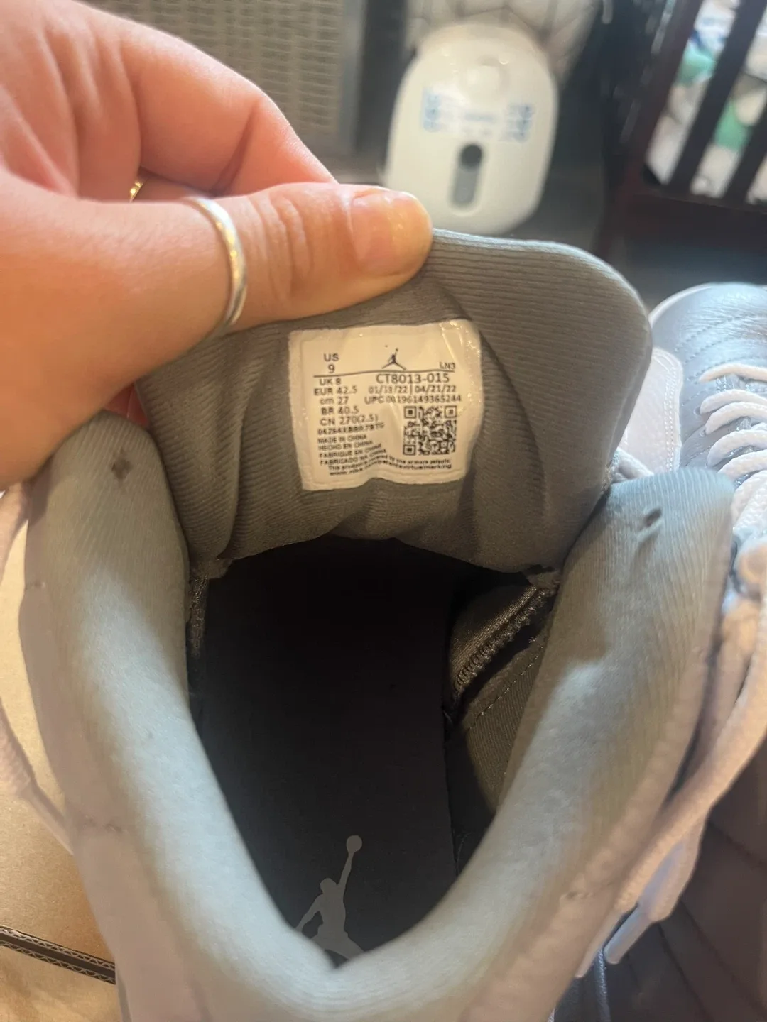 Jordan 12 Retro cool Grey/White US 9 image indicator(4)