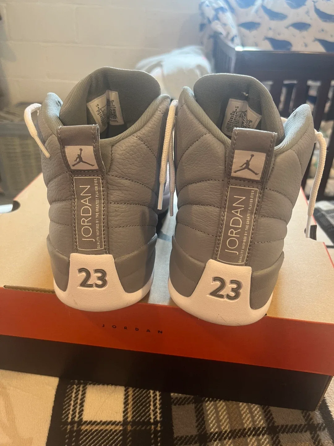 Jordan 12 Retro cool Grey/White US 9 image indicator(2)