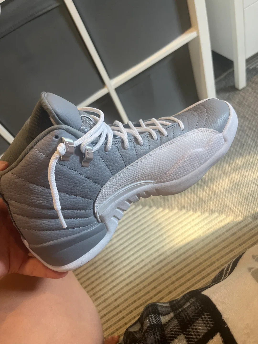 Jordan 12 Retro cool Grey/White US 9 image indicator(3)