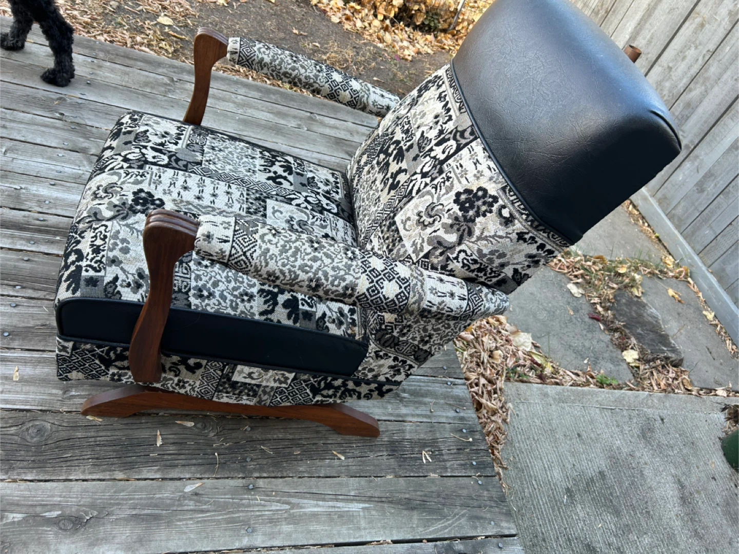 Bouncing Patterned Armchair with Black Vinyl Back - photo 2