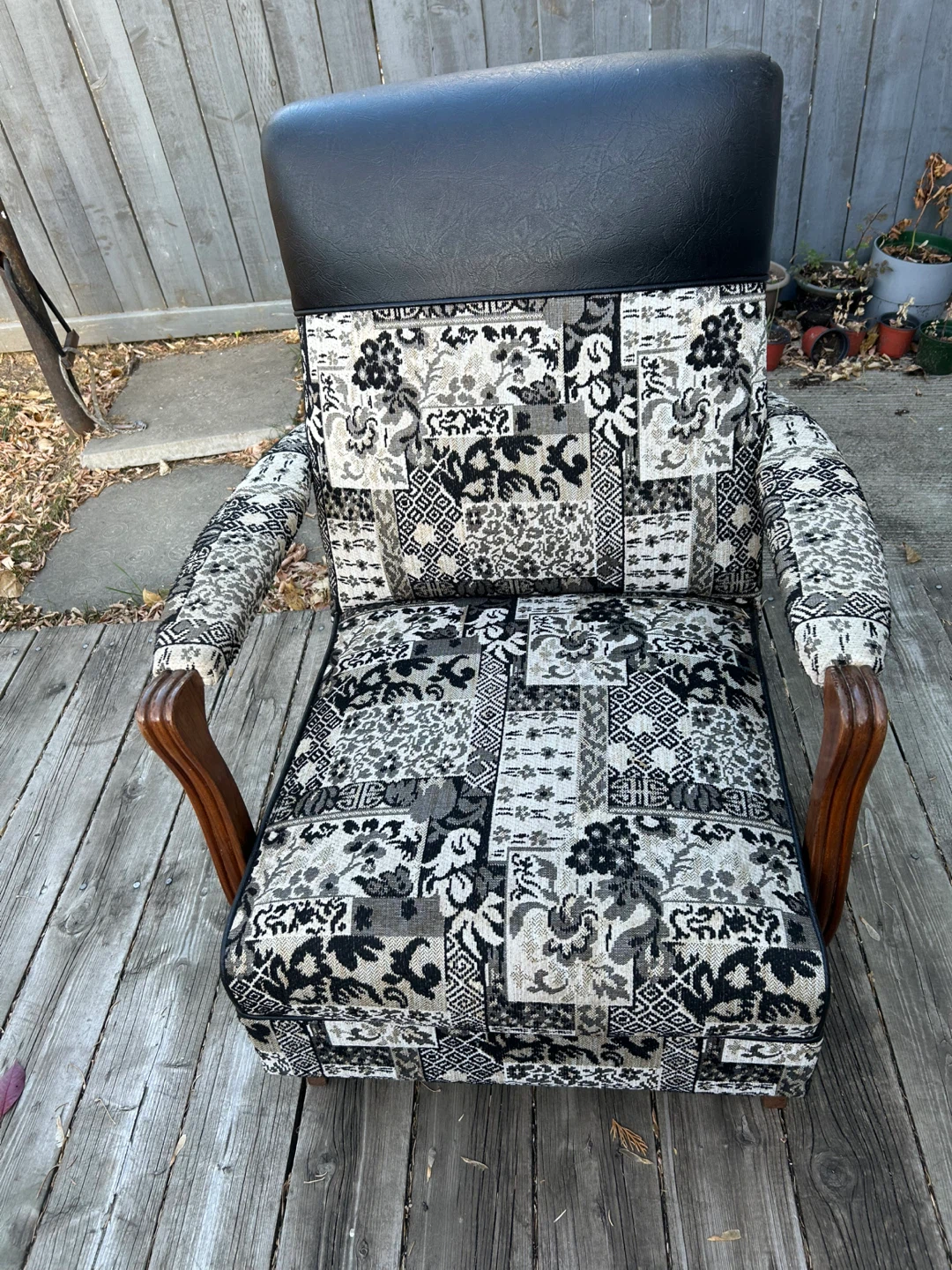 Bouncing Patterned Armchair with Black Vinyl Back
