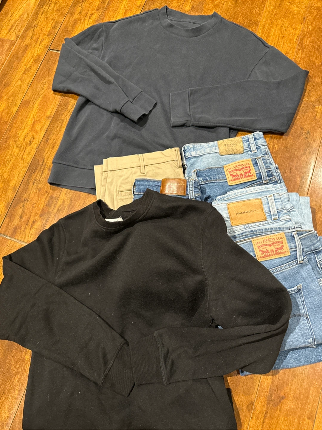 Levi's Jeans & Pull&Bear Top Bundle