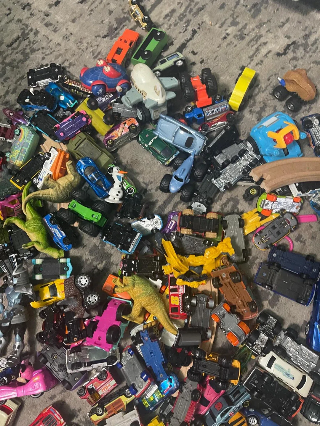 Toy Car Collection with Disney Pixar Cars Suitcase image indicator(3)