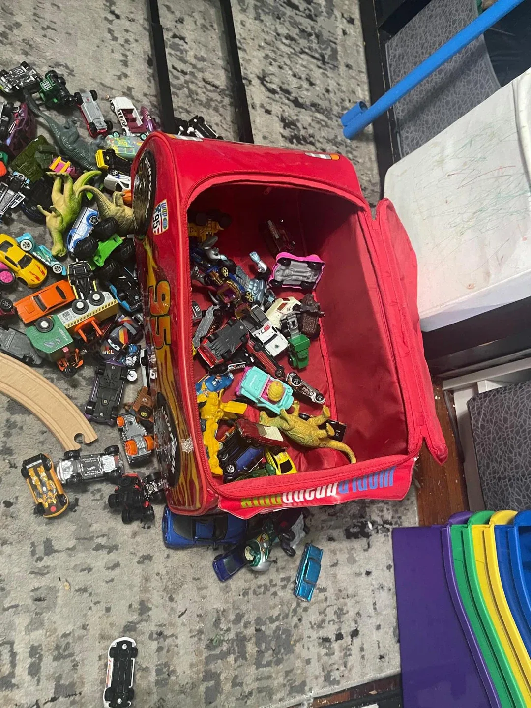 Toy Car Collection with Disney Pixar Cars Suitcase image indicator(2)