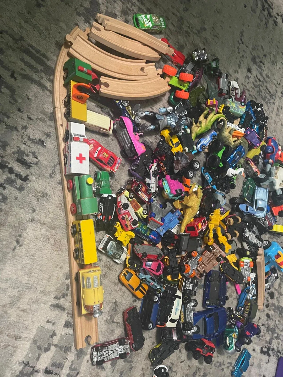 Toy Car Collection with Disney Pixar Cars Suitcase image indicator(5)