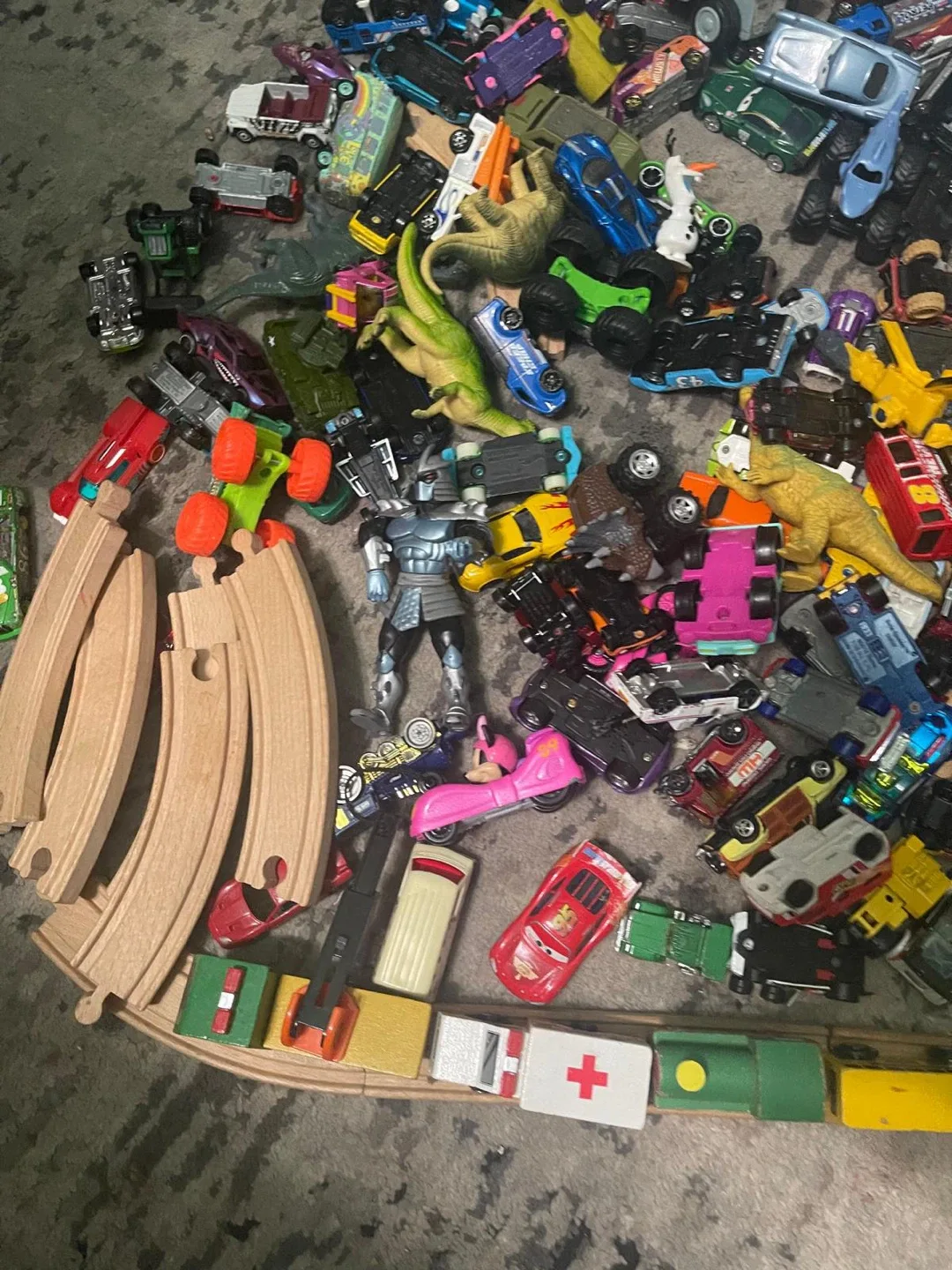 Toy Car Collection with Disney Pixar Cars Suitcase image indicator(7)