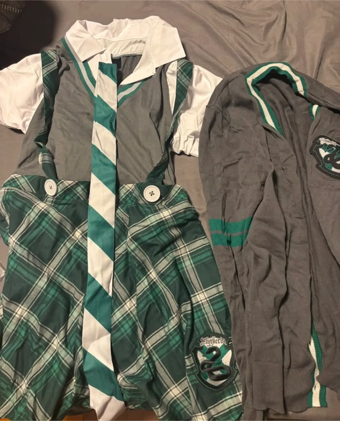 Harry Potter Slytherin Uniform Adult L (12-14) image indicator(2)