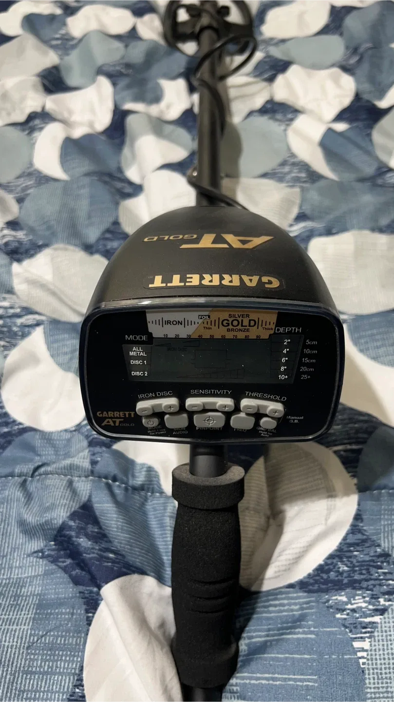Garrett AT Gold Waterproof Metal Detector with Pro-Pointer