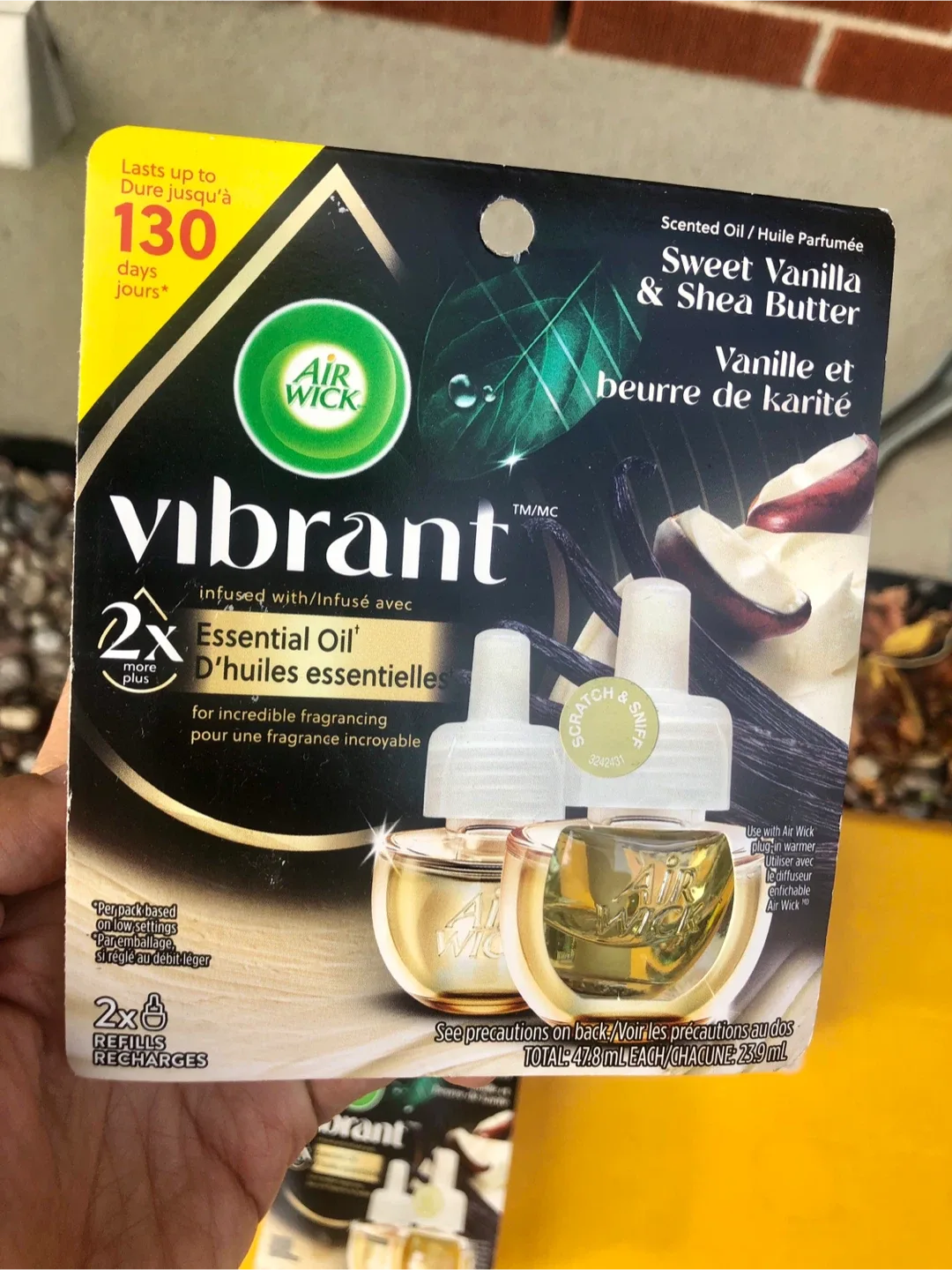 Air Wick Vibrant Sweet Vanilla & Shea Butter Refills image indicator(3)