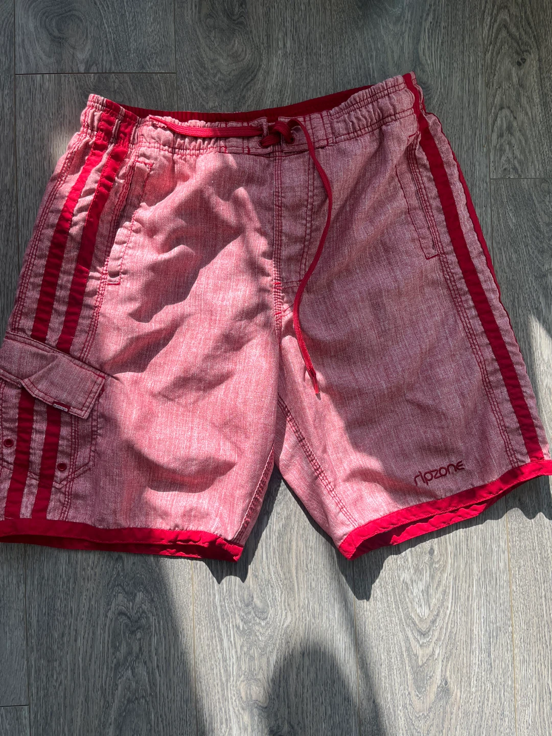 Men’s M Ripzone Red Swim Shorts