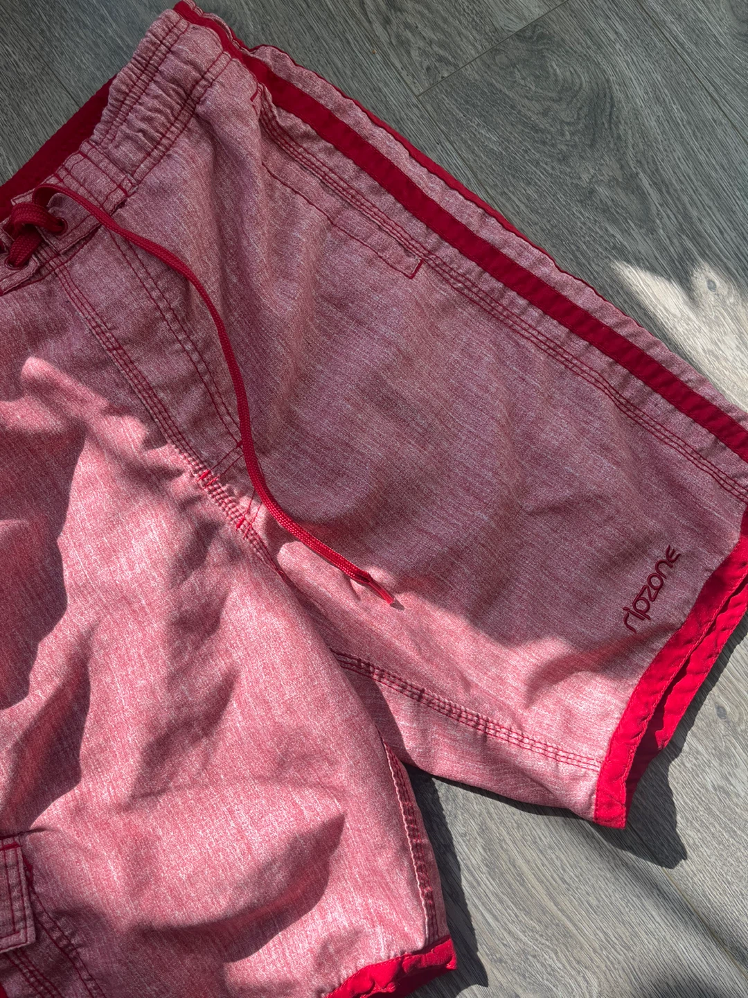 Men’s M Ripzone Red Swim Shorts - photo 2