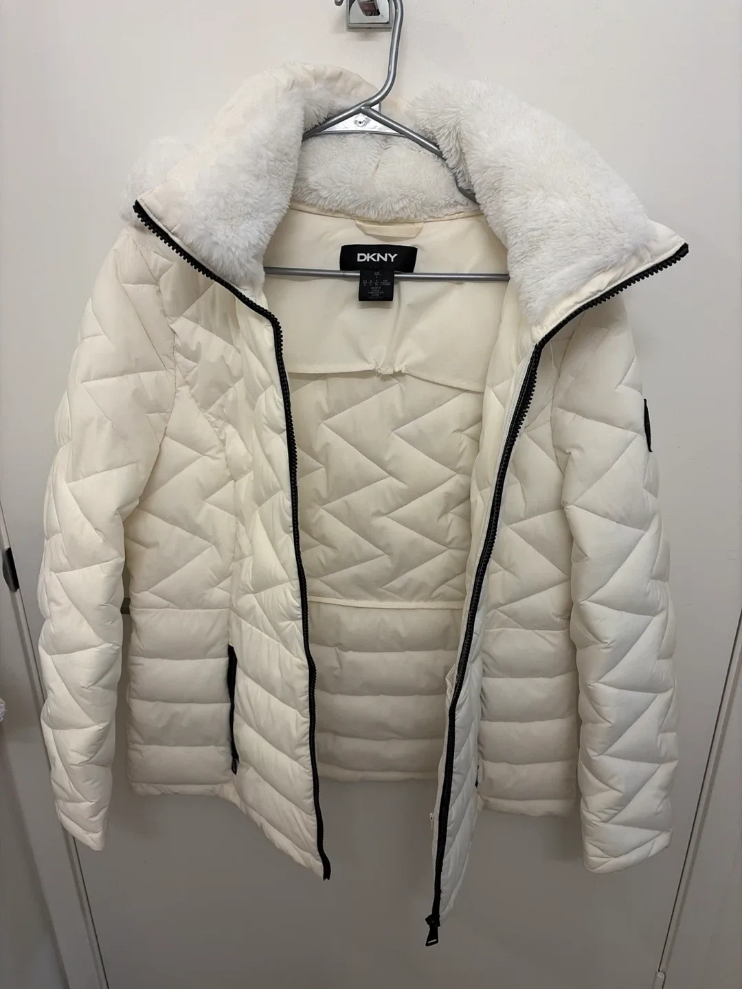 DKNY Puffer Jacket - Size L image indicator(5)
