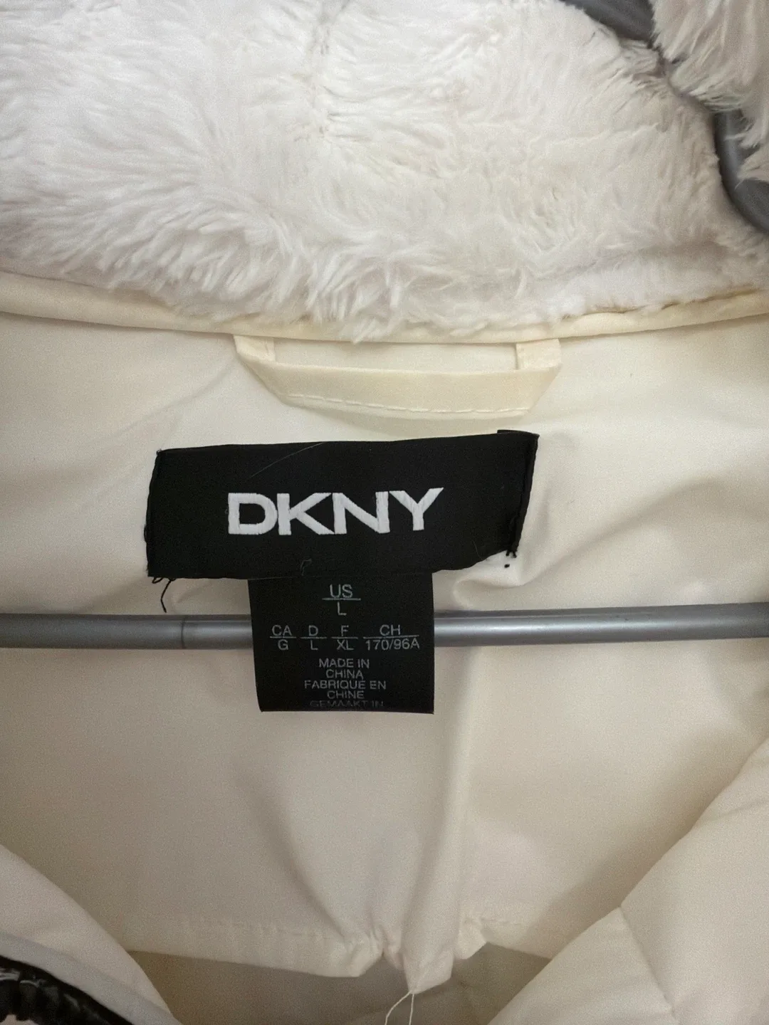 DKNY Puffer Jacket - Size L image indicator(2)