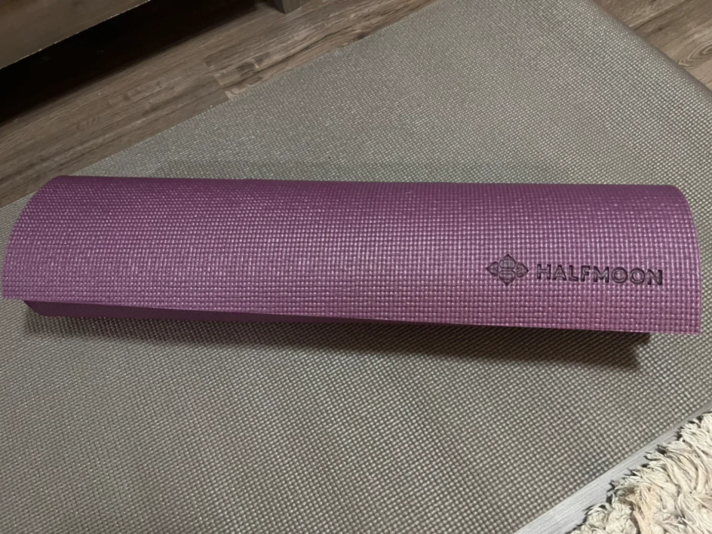 Halfmoon Yoga Mat with BYOGA Towel image indicator(4)