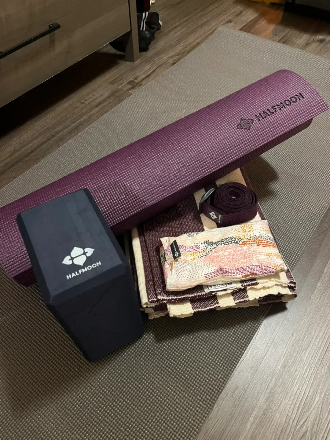 Halfmoon Yoga Mat with BYOGA Towel image indicator(7)