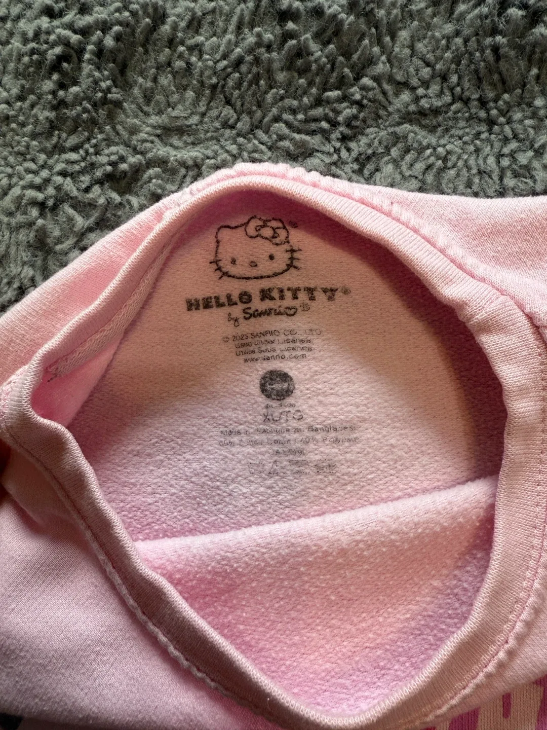 Disney & Sanrio Sweaters - Size XL image indicator(5)