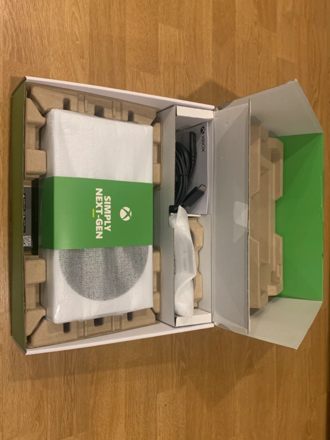 Refurbished Xbox Series S 512 GB plus 3 month ultimate game pass - photo 2