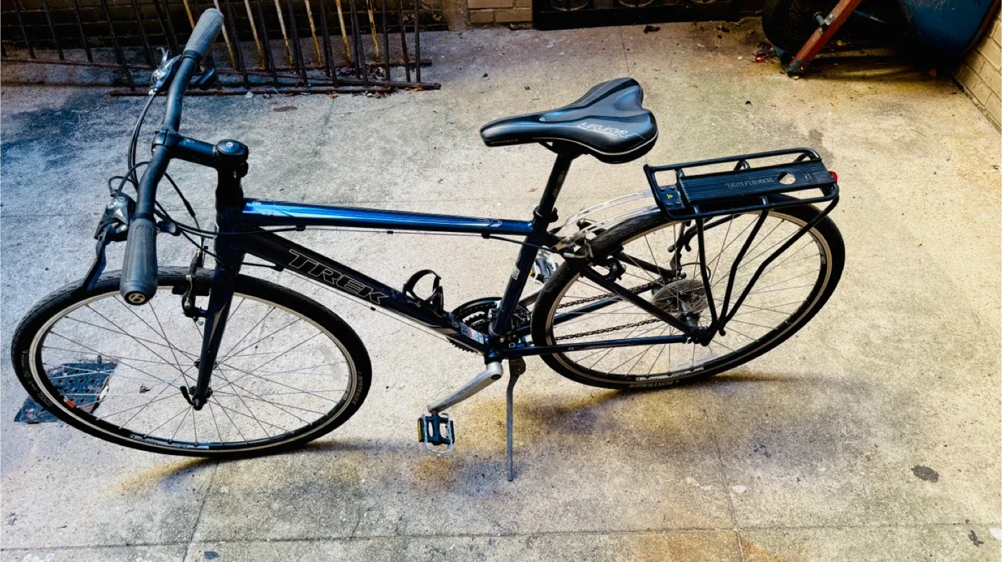 Trek FX Hybrid Bike - Blue image indicator(2)