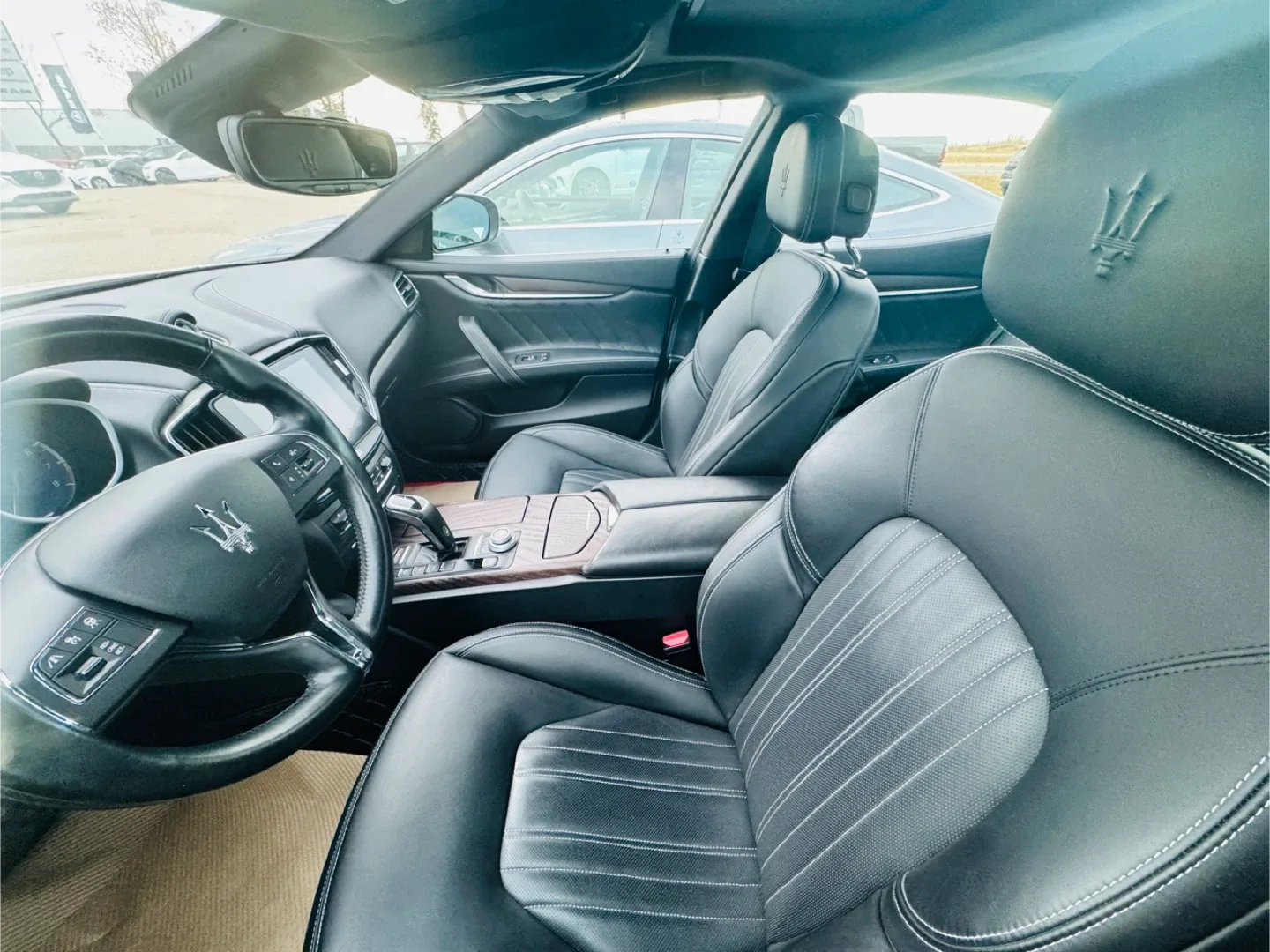 Maserati Ghibli image indicator(4)