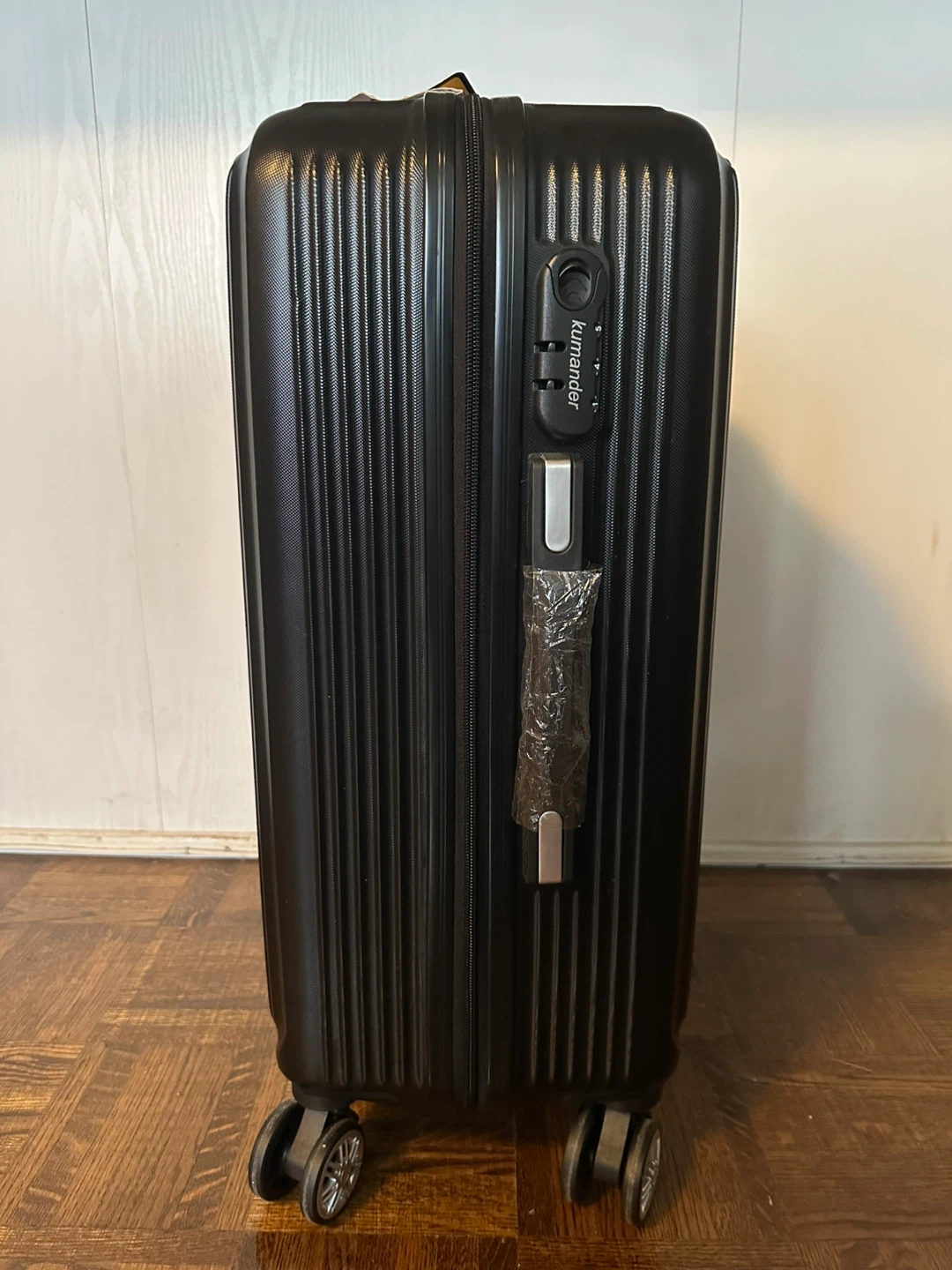 Kumander Black Carry-On Luggage - photo 2