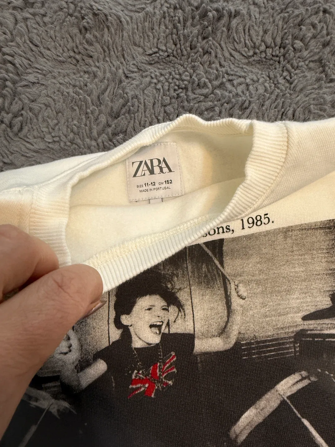 Bunch  of sweatshirts - Size 11-12 image indicator(3)