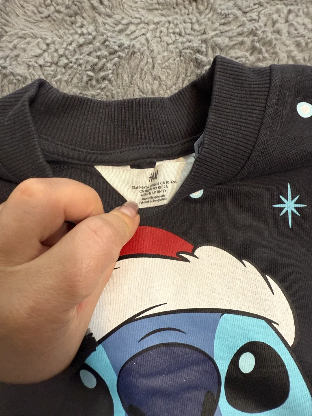 Bunch  of sweatshirts - Size 11-12 image indicator(7)