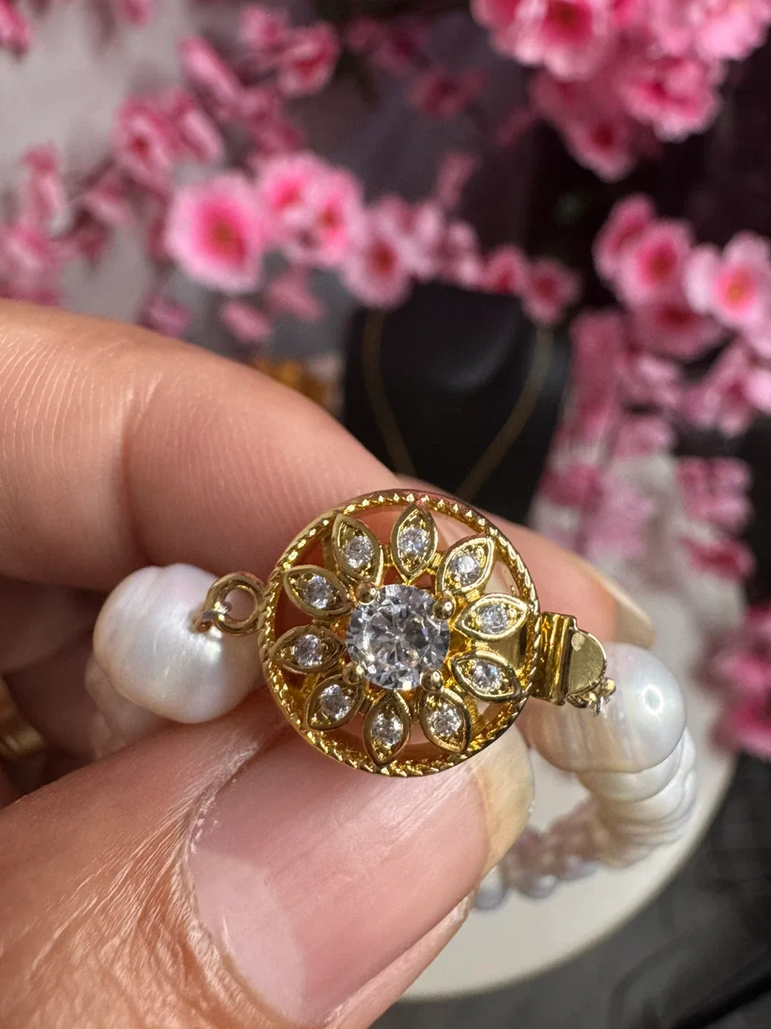 Pearl Bracelet with Gold Clasp