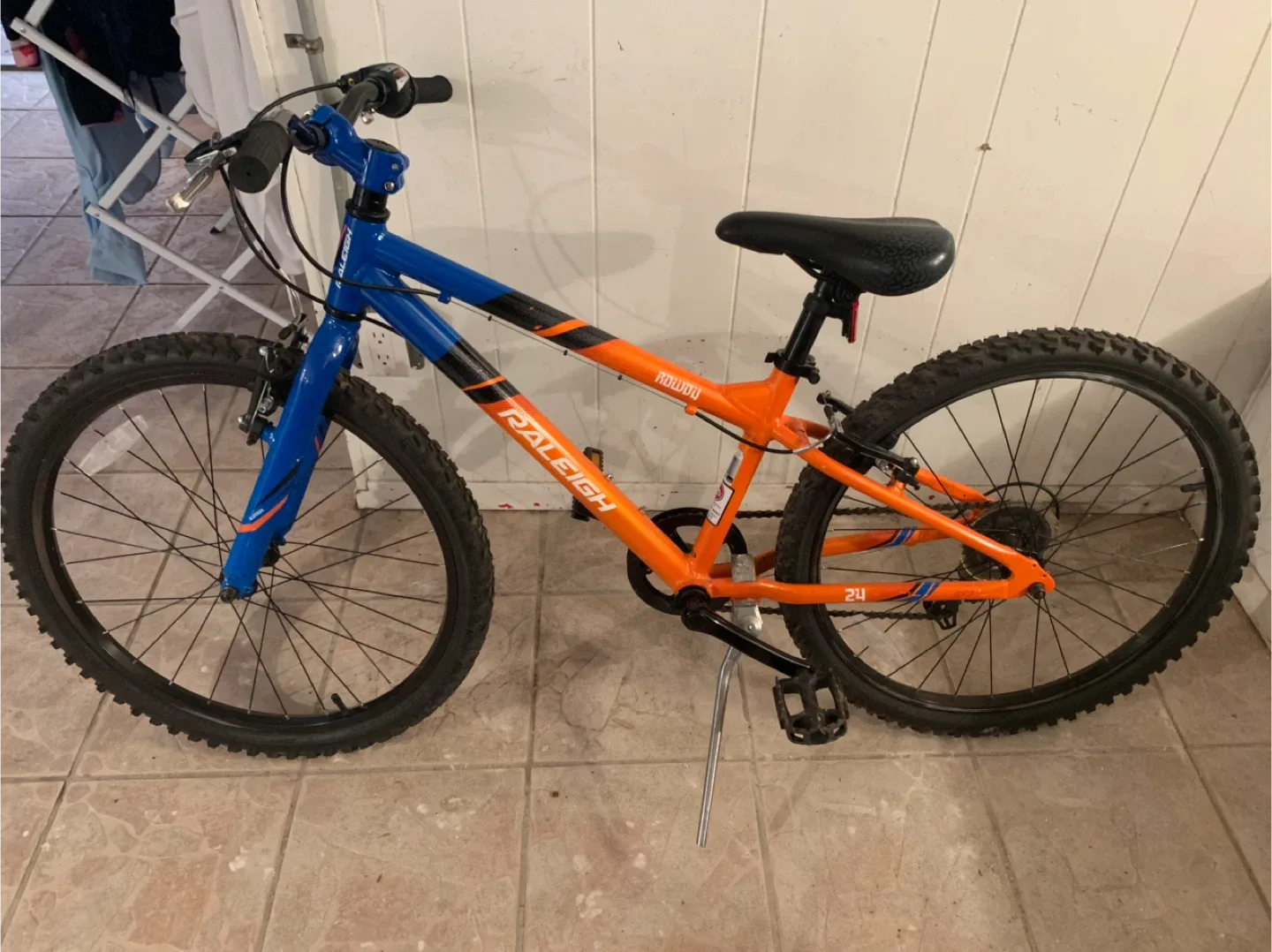 Raleigh Rowdy 24" Kids' Bike - Orange & Blue image indicator(4)