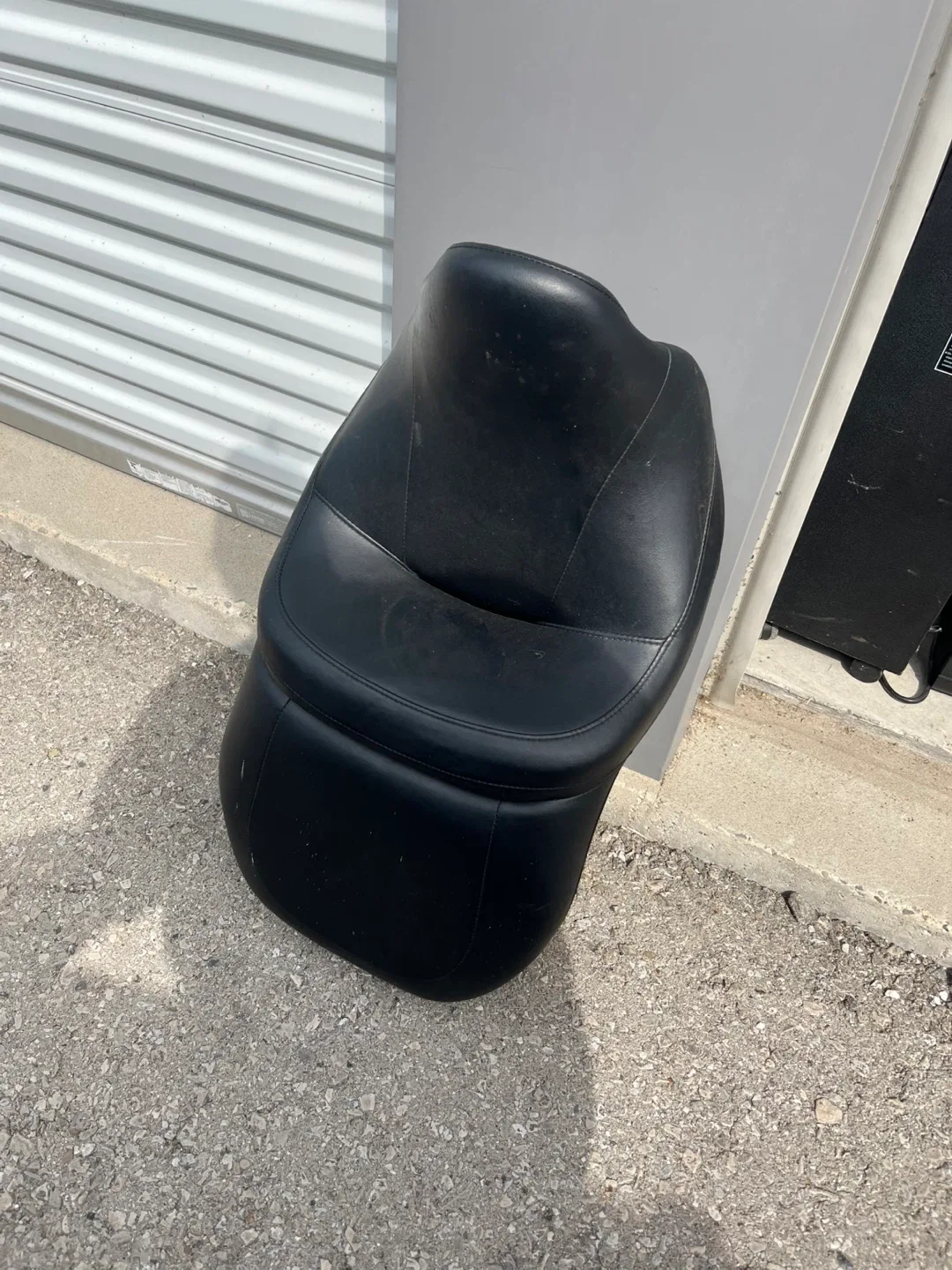 Mustang Motorcycle Seat - Black image indicator(2)