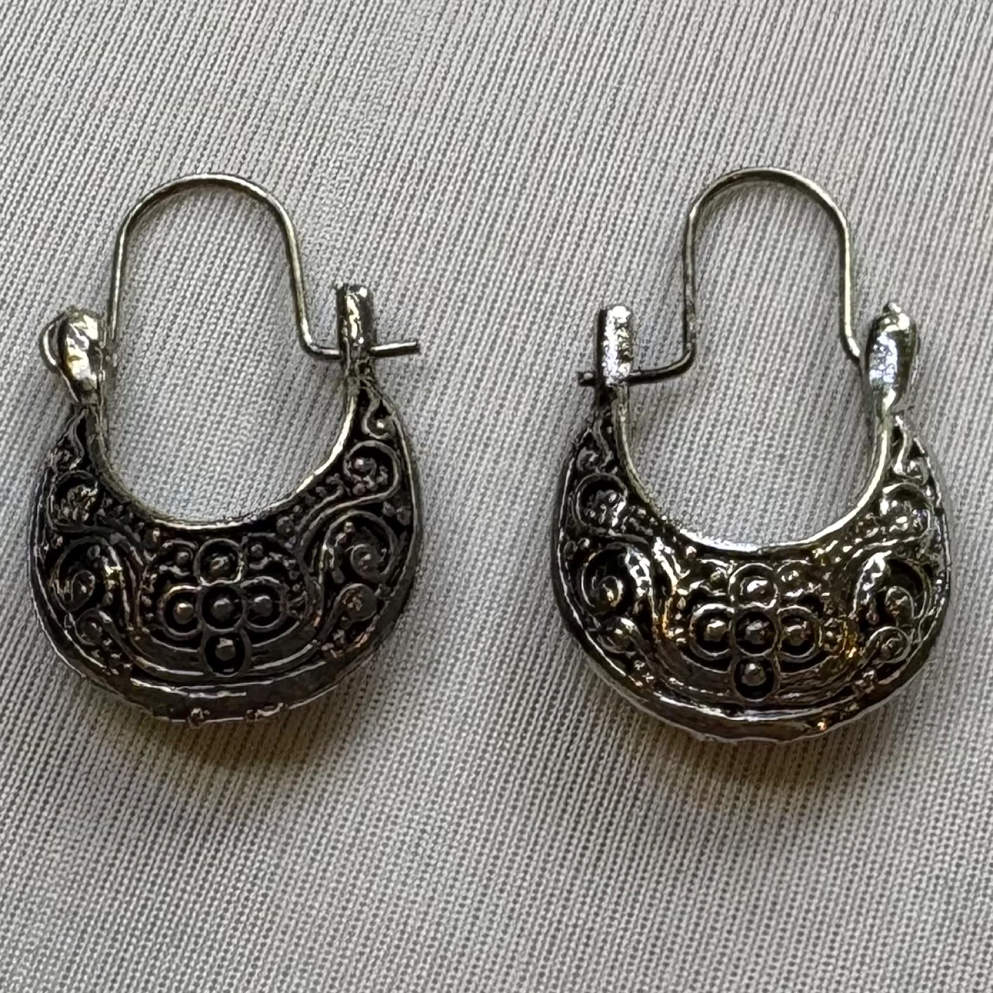 Boho Style Silver Basket Hoop Earrings Floral Engraved Design - photo 3
