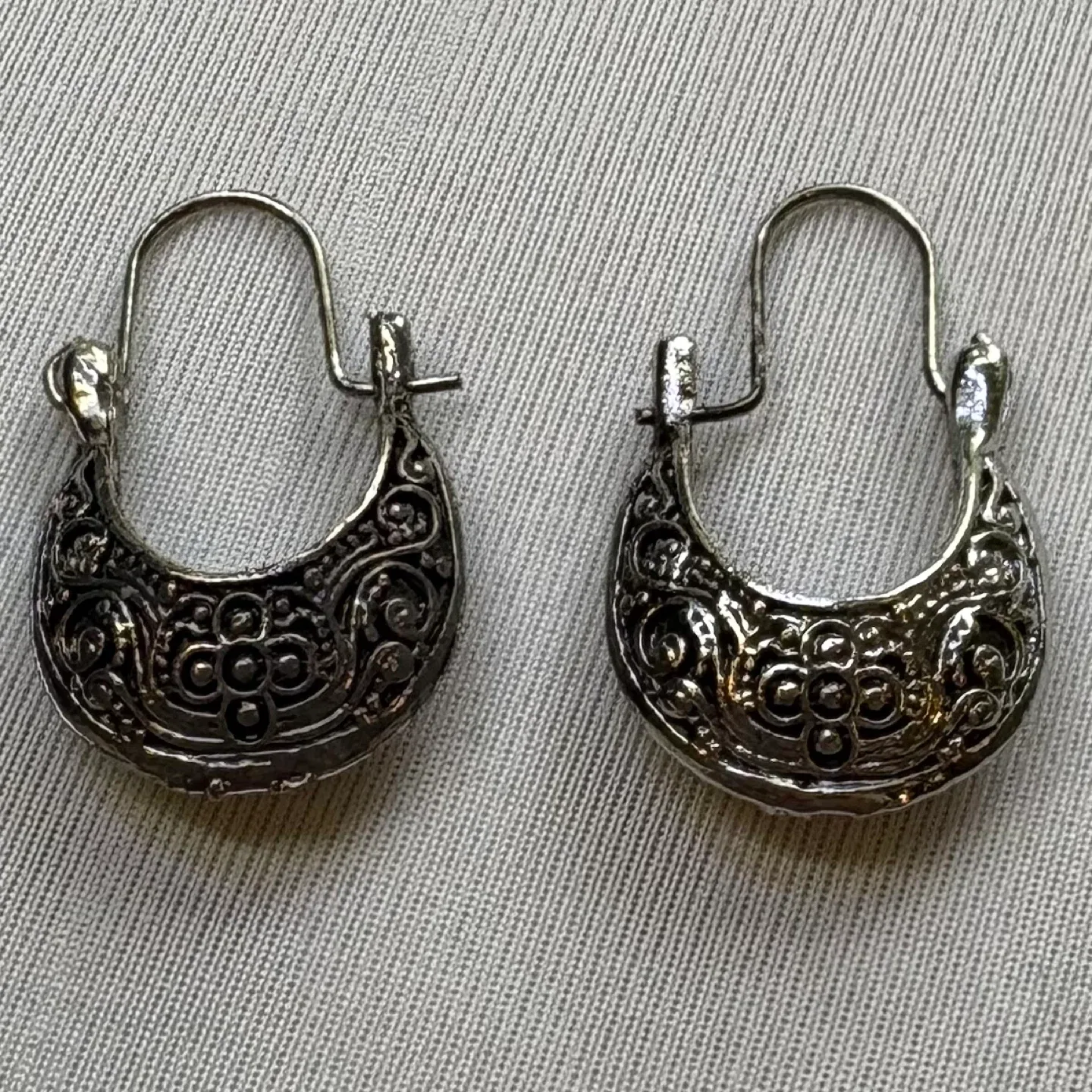 Boho Style Silver Basket Hoop Earrings Floral Engraved Design image indicator(3)