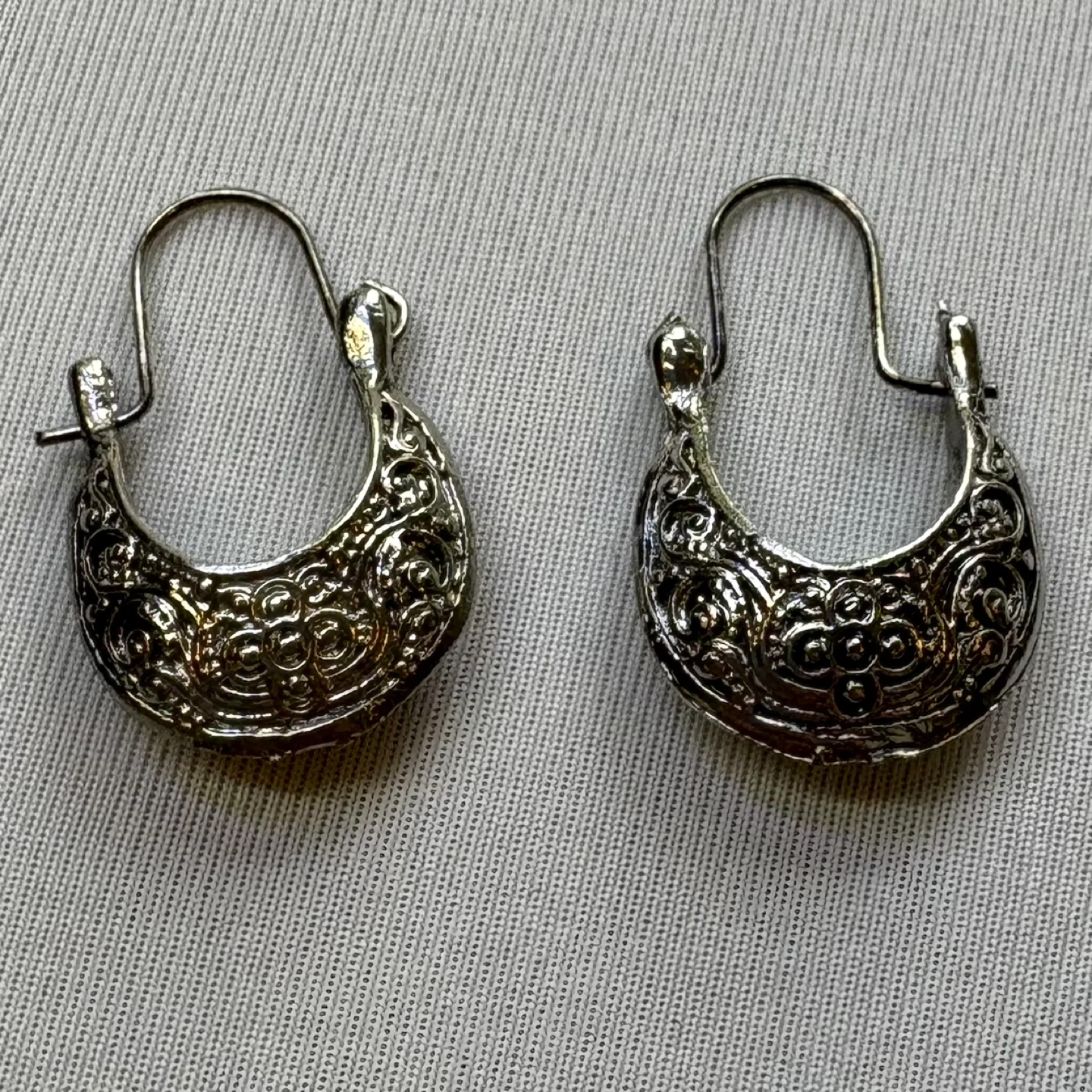 Boho Style Silver Basket Hoop Earrings Floral Engraved Design - photo 4