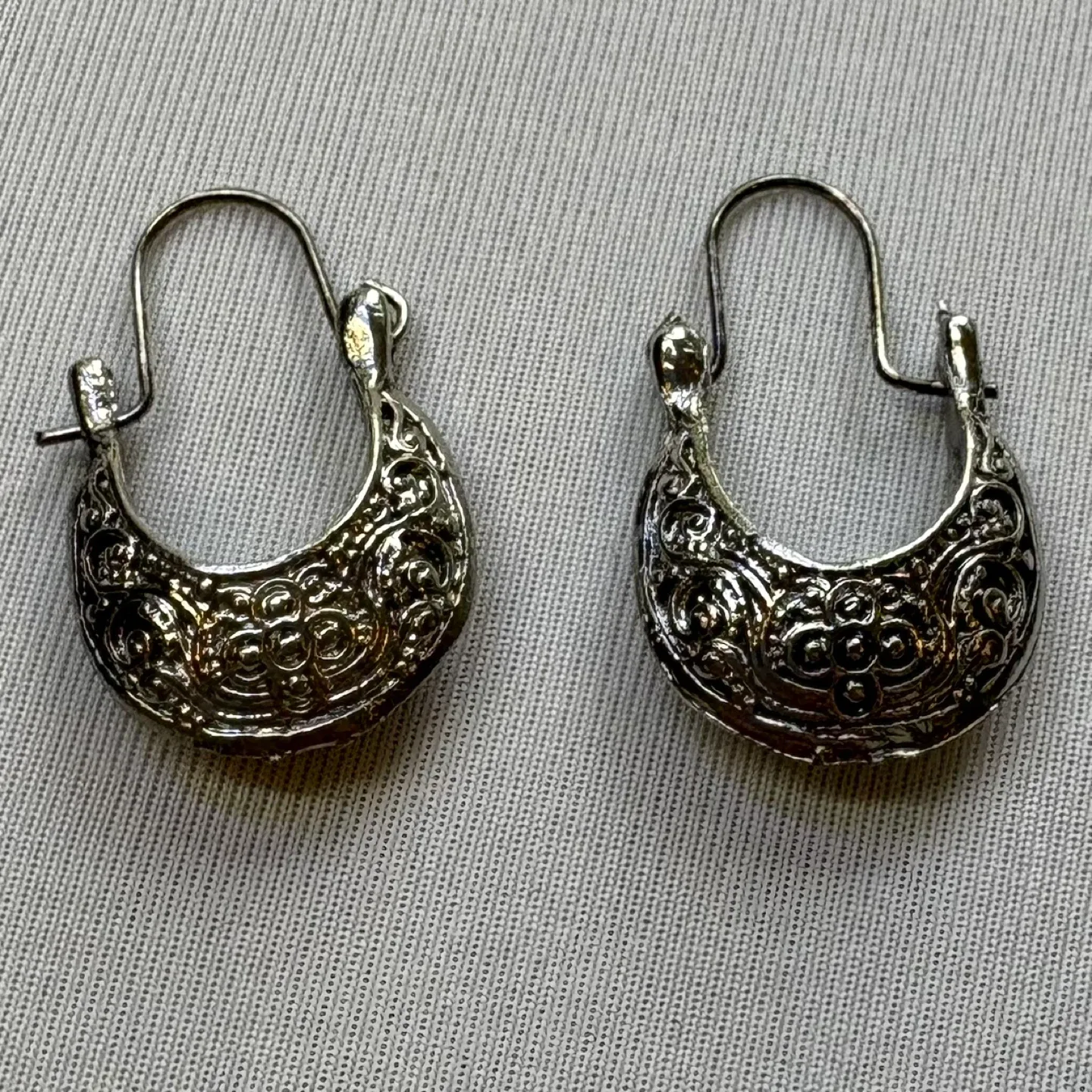 Boho Style Silver Basket Hoop Earrings Floral Engraved Design image indicator(4)