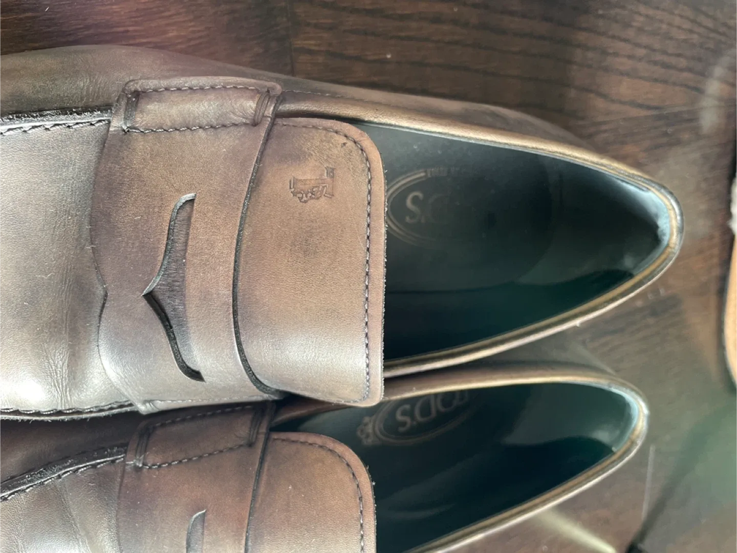 Tod’s brown leather men’s slip on loafers image indicator(3)