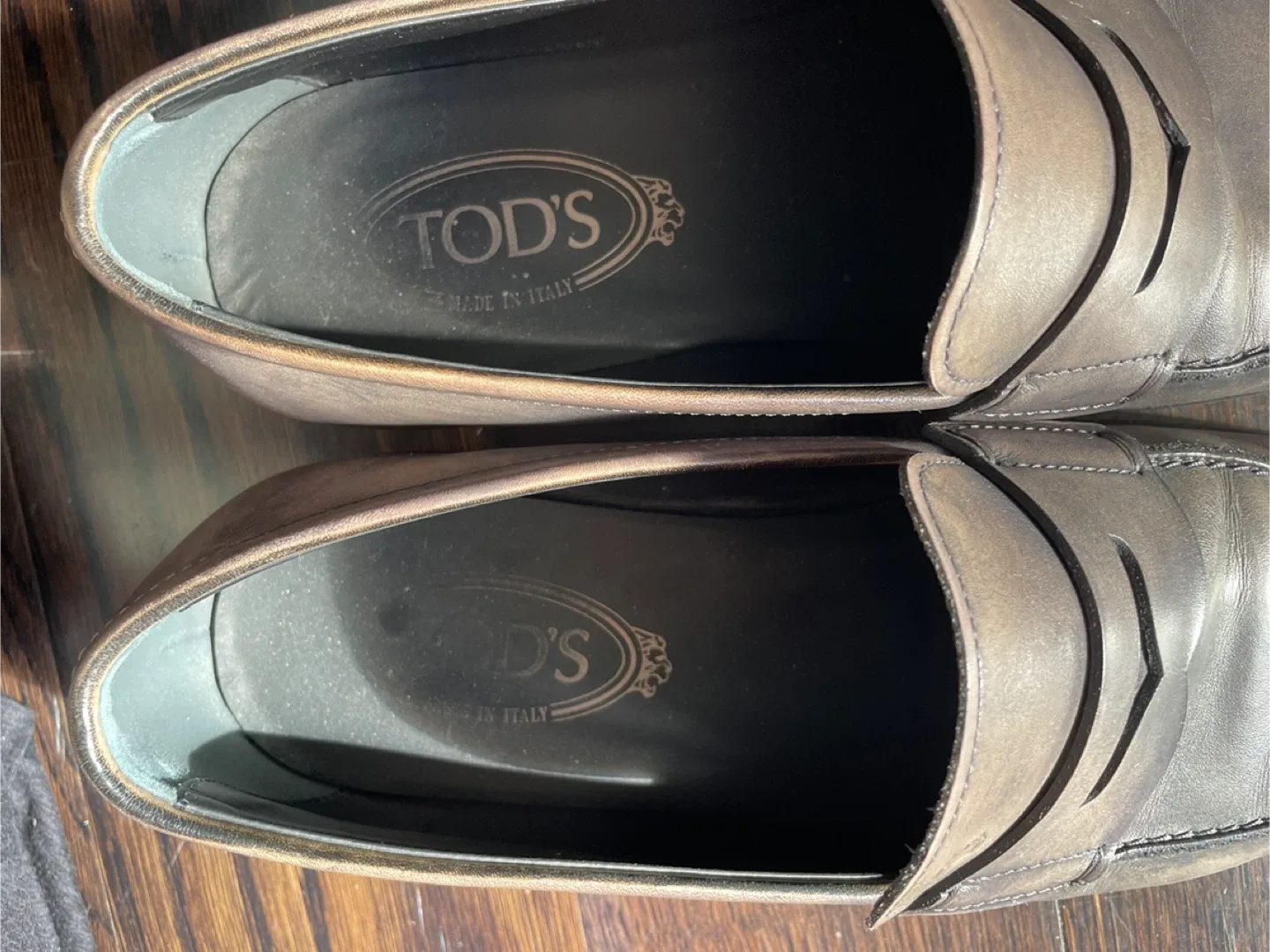 Tod’s brown leather men’s slip on loafers image indicator(5)