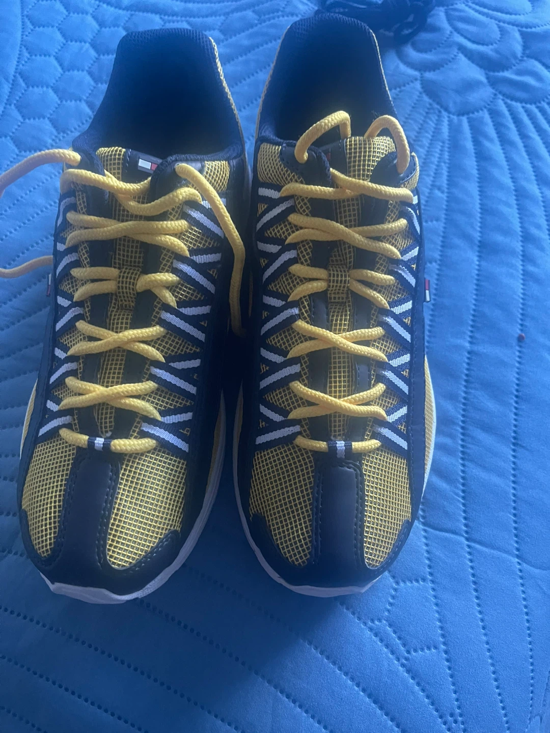 Tommy Hilfiger Sneakers - Size 8M