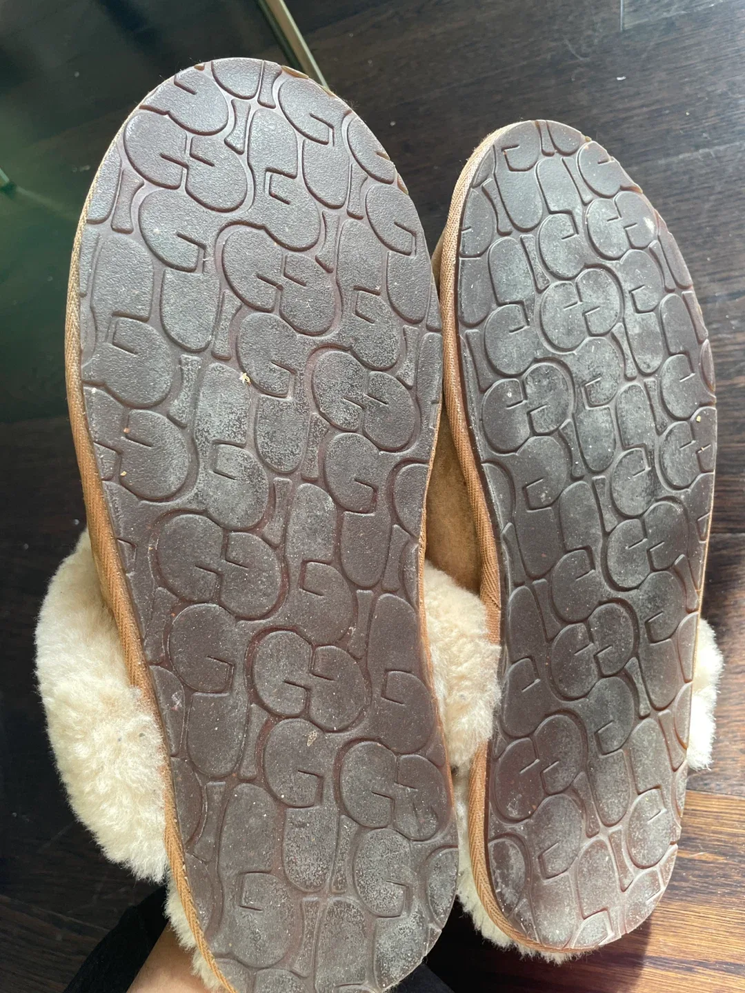 UGG women’s slippers image indicator(4)