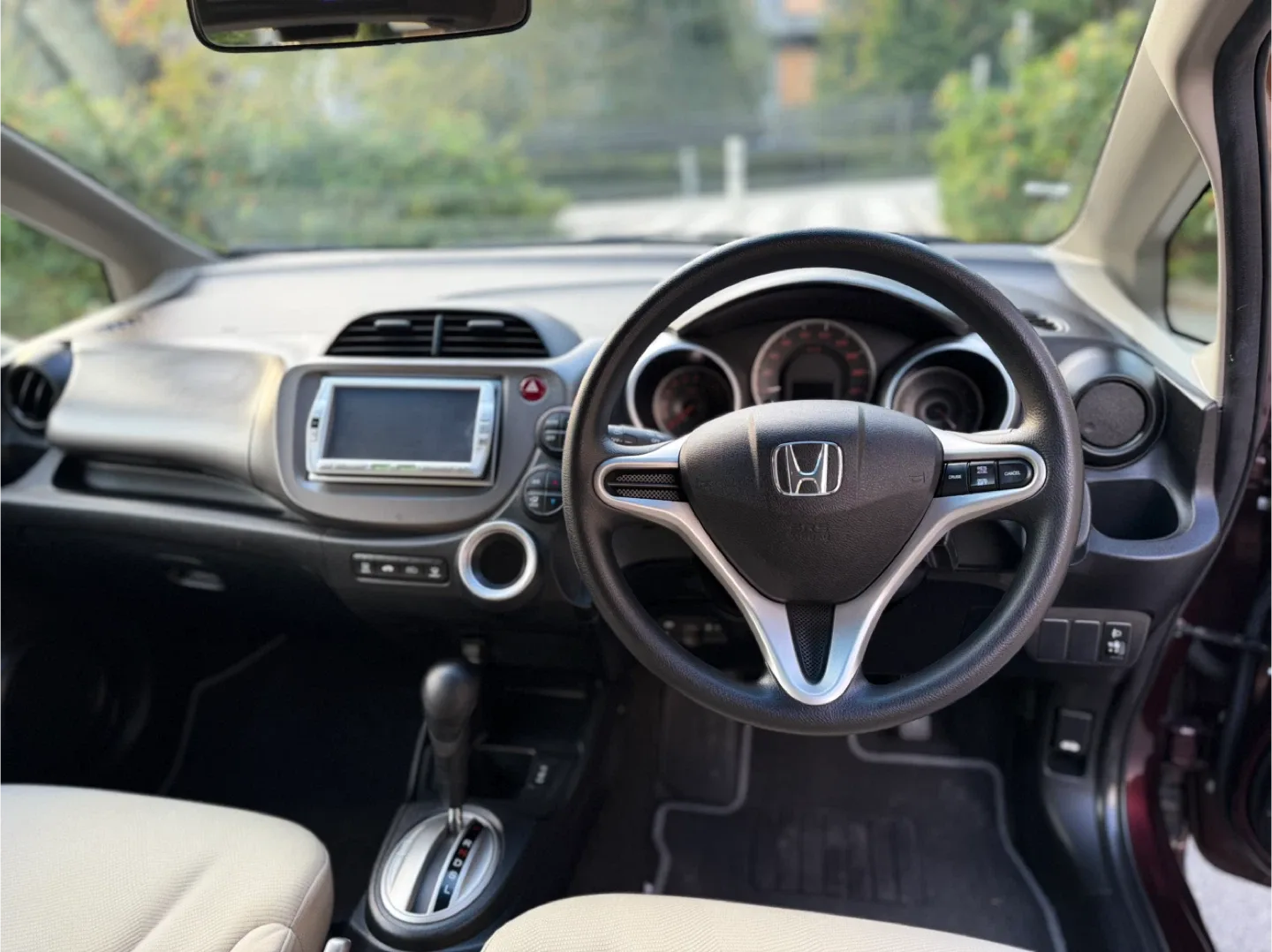 2010 Honda Fit Sport – Japanese Import/Only 44,000 km image indicator(7)
