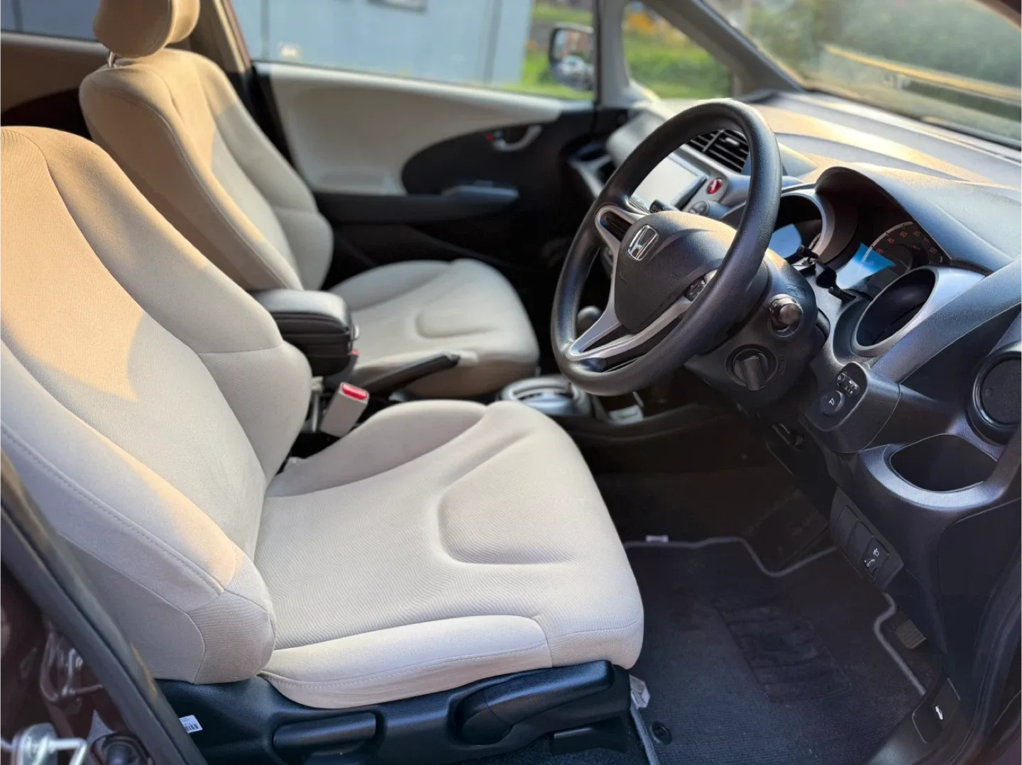 2010 Honda Fit Sport – Japanese Import/Only 44,000 km image indicator(8)